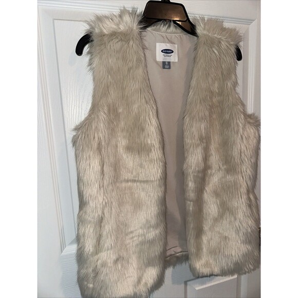 Old Navy Faux Fur Vest Warm Size XS Side Pockets NWOT - Picture 1 of 8